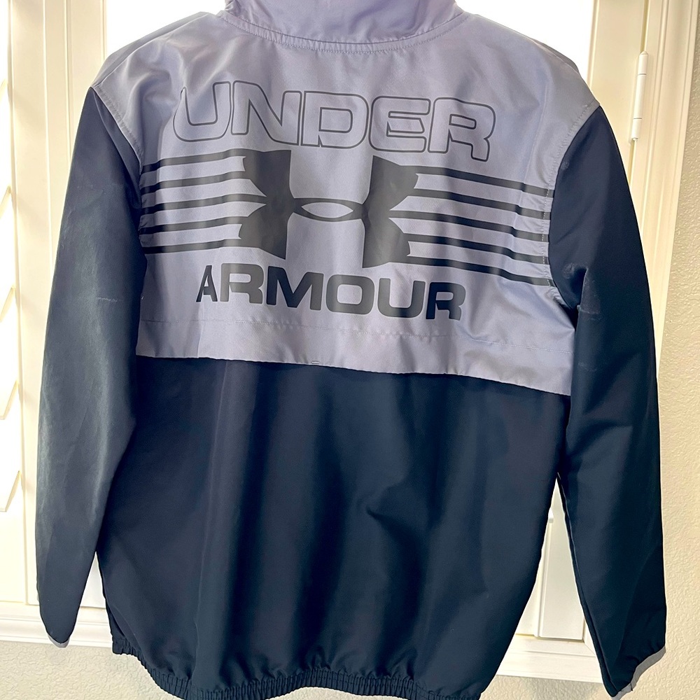 Under Armour Wind Braker, Youth Large, great Condition